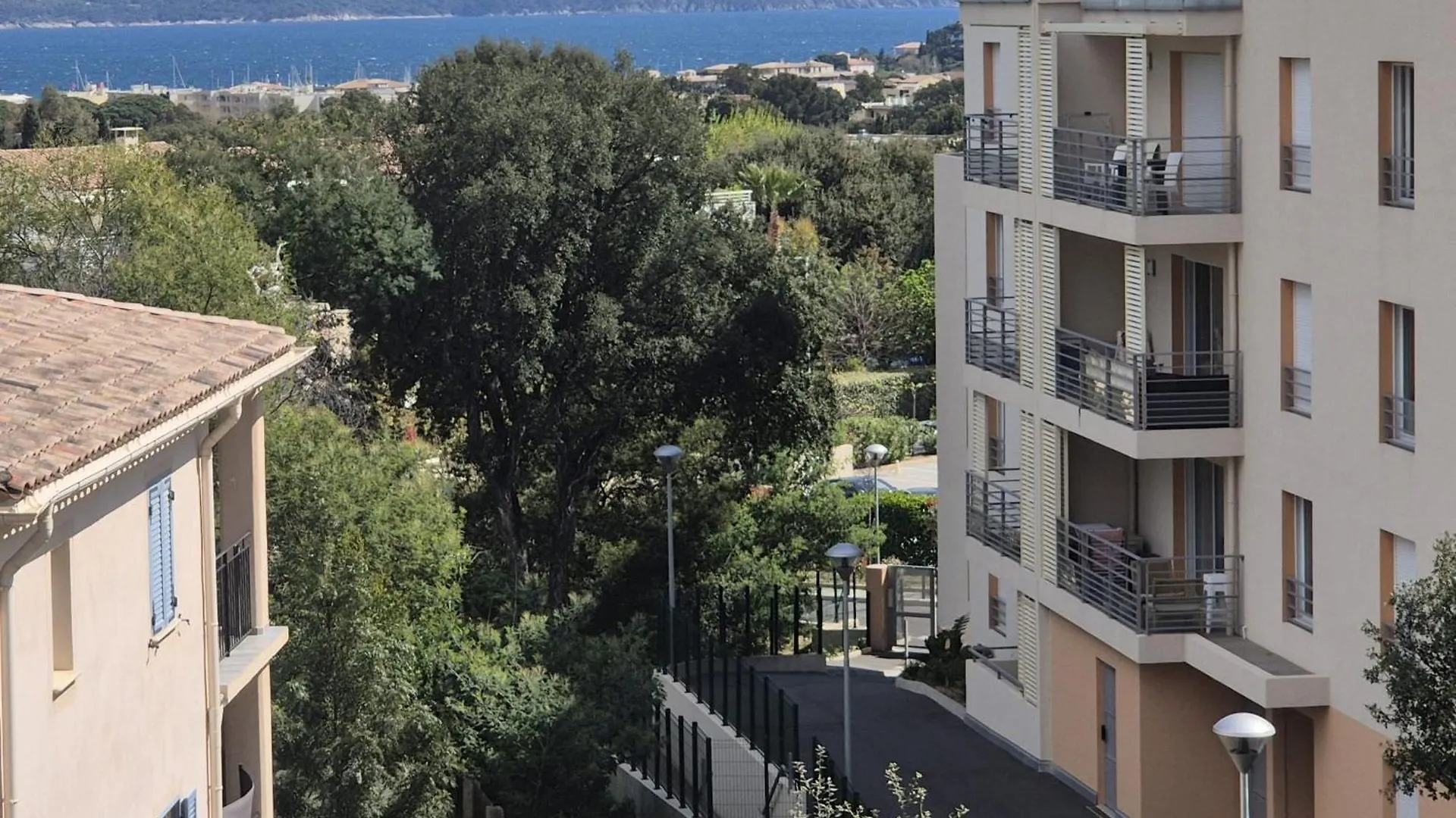 Apartment With Terrace Near The Beach Cavalaire-sur-Mer